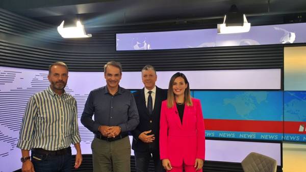Ο πρόεδρος της Νέας Δημοκρατίας Κυριάκος Μητσοτάκης στο Ionian TV (φωτογραφίες)