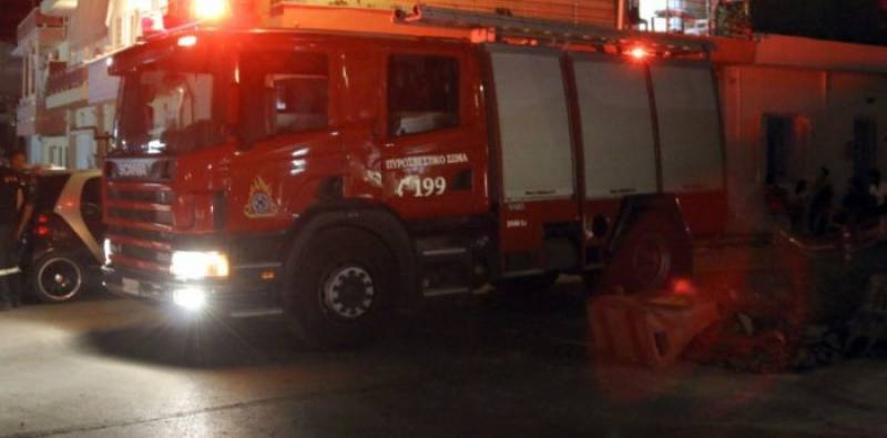 Φωτιά ξέσπασε σε εν κινήσει όχημα στη Θεσσαλονίκη
