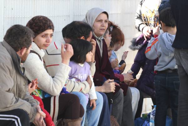 Bloomberg: Καταστροφικοί οι χειρισμοί της Ε.Ε. για την αντιμετώπιση της εισροής προσφύγων