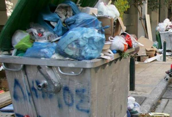 Προσπαθούν να μαζέψουν τα σκουπίδια στο Δήμο Οιχαλίας