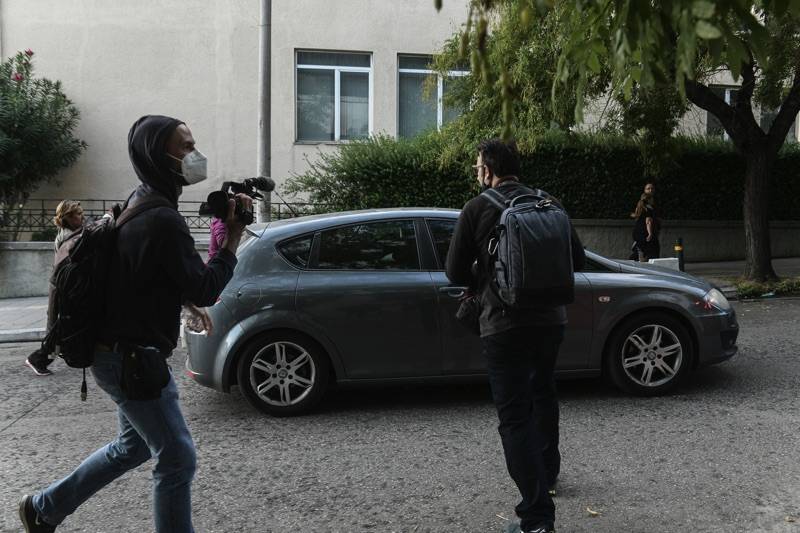 Υποστηρικτές της Χρυσής Αυγής επιτέθηκαν σε φωτορεπόρτερ έξω από το σπίτι του Ν. Μιχαλολιάκου