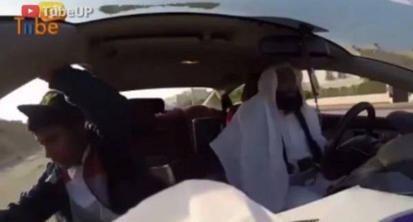 Τρομακτική φάρσα: Καμικάζι οδηγός σε ταξί! (βίντεο)