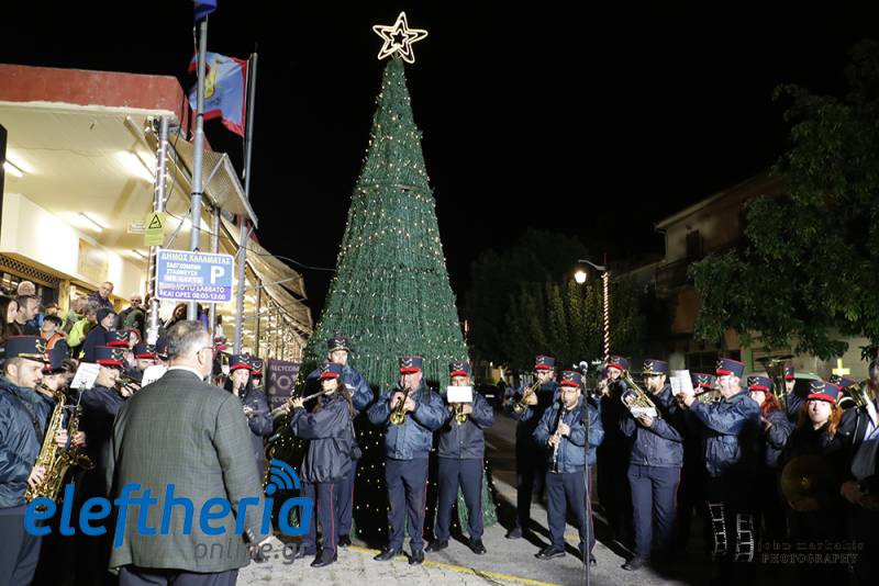 Καλαμάτα: Με φωταγώγηση του δέντρου στην Αγορά ξεκίνησαν οι χριστουγεννιάτικες εκδηλώσεις (βίντεο-φωτογραφίες)