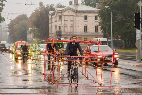 Δείτε πόσο χώρο γλυτώνει ένα ποδήλατο στους δρόμους (φωτογραφίες)
