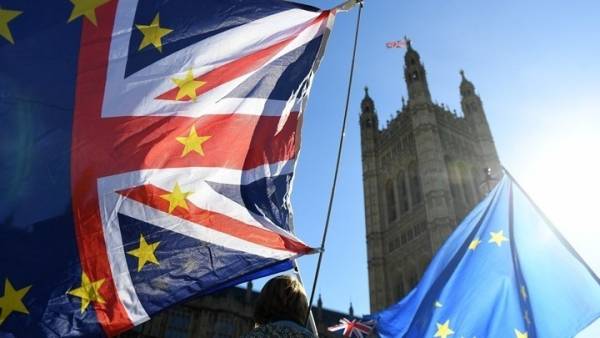 Brexit: Η Τ. Μέι ακύρωσε το σημερινό υπουργικό συμβούλιο που ήλπιζε ότι θα ενέκρινε τη συμφωνία