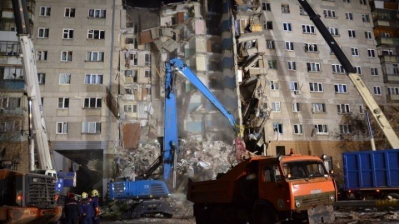 Πάνω από 400 οι άστεγοι από την έκρηξη και κατάρρευση της πολυκατοικίας στη Ρωσία