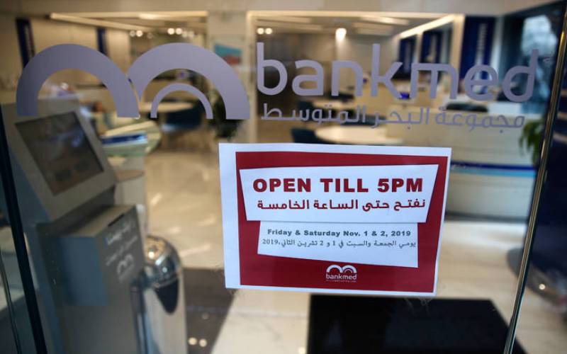 Λίβανος: Ουρές έξω από τις τράπεζες, άνοιξαν έπειτα από δύο εβδομάδες