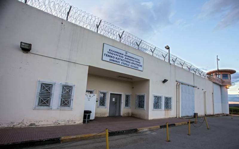 Φυλακές Δομοκού: Έρευνα σε κελιά - Βρέθηκαν ηρωίνη, μαχαίρια, σουβλιά και κινητά