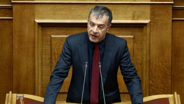 Θεοδωράκης: Η κυβέρνηση θα επιδιώξει τριπλές εκλογές τον Μάιο του 2019