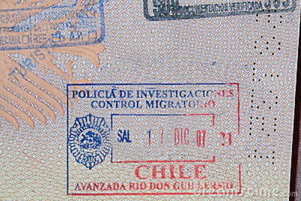 Σύροι με πλαστά διαβατήριο συνελήφθησαν στο αεροδρόμιο της Καλαμάτας