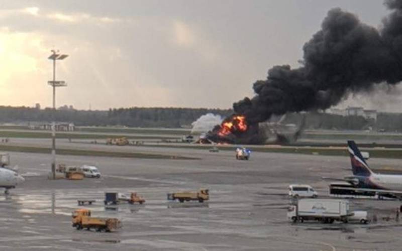 Μόσχα: Φονική πυρκαγιά σε αεροσκάφος - Ένας νεκρός (Βίντεο)