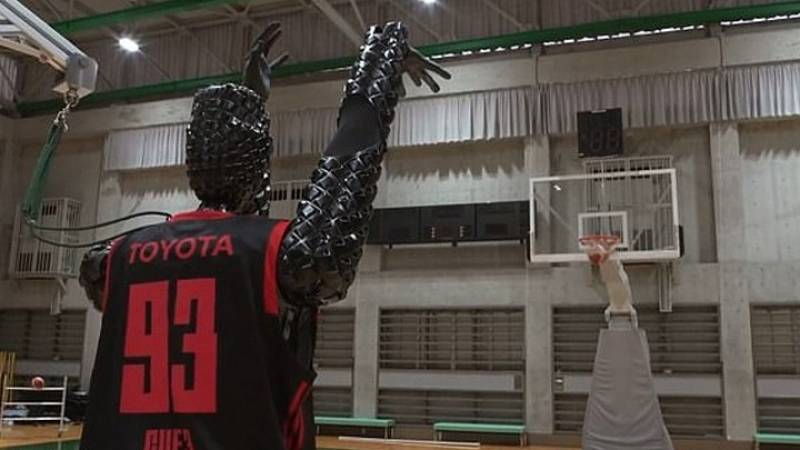 Ρεκόρ Γκίνες για ρομπότ - μπασκετμπολίστα: Έβαλε 2.020 καλάθια στη σειρά (Βίντεο)
