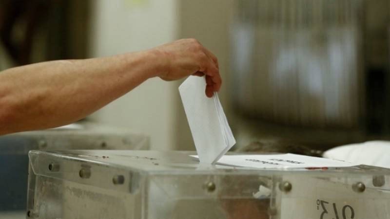 «Πάγωμα» προσλήψεων και απαγόρευση κανονικών αδειών στο Δημόσιο εν όψει εκλογών