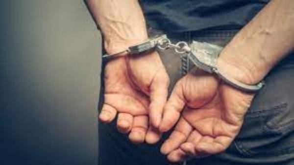 Συνελήφθησαν μετά από καταδίωξη τέσσερα μέλη συμμορίας που διέπραττε διαρρήξεις σε Εκάλη και Νέα Ερυθραία