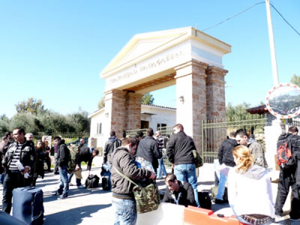 Στρατόπεδο τέλος σε Καλαμάτα και Τρίπολη, σύμφωνα με δημοσιογραφικές πληροφορίες Νίκα