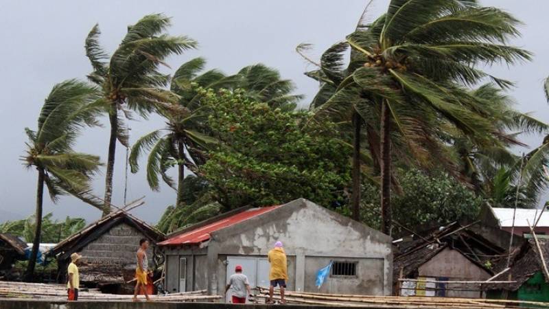 Φιλιππίνες: Τρεις νεκροί από το πέρασμα του τυφώνα Καμούρι, εκατοντάδες πτήσεις αναβλήθηκαν