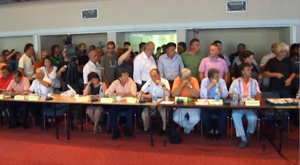 (Βίντεο) -Περιφερειακό Συμβούλιο Πελοποννήσου: Κάτοικοι απαίτησαν να μην εγκατασταθούν χημικά στο Σουσάκι 
