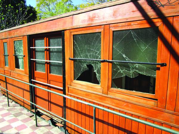 Βανδαλισμοί στο Πάρκο Σιδηροδρόμων Καλαμάτας 