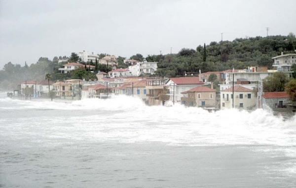 Μανιασμένα κύματα σάρωσαν τις ακτές - Μικρότερες οι ζημιές στην υπόλοιπη Μεσσηνία