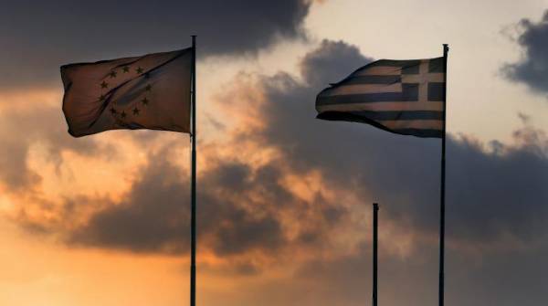 Franceinfo: Οι επιστροφές των εκπατρισμένων Ελλήνων, ένδειξη της εξόδου από την κρίση
