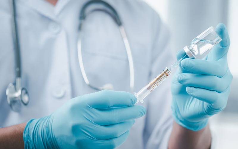 Covid-19: Η ηλικία, το φύλο και το κάπνισμα επηρεάζουν την αποτελεσματικότητα των εμβολίων