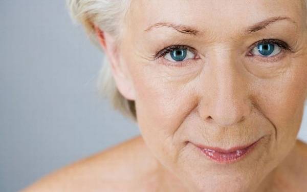 Βρήκαν τρόπο να φρενάρουν τη γήρανση: Ένζυμο παίζει ρόλο-κλειδί στο να διατηρεί νεανικό το δέρμα