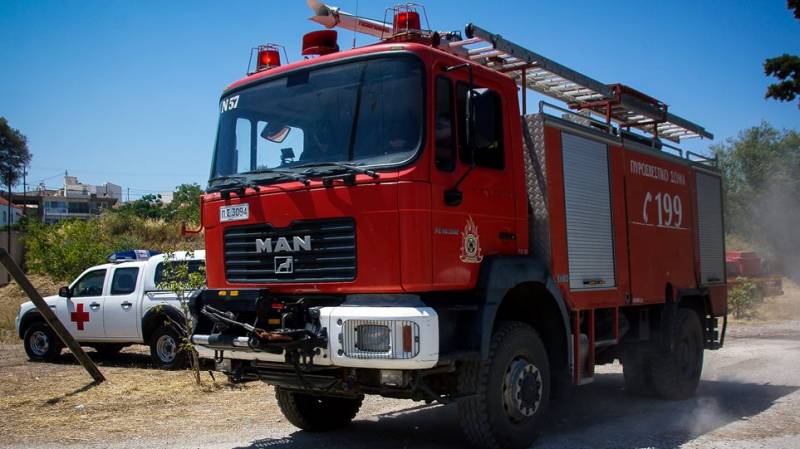 Φωτιά στην Κερατέα - Μεγάλη κινητοποίηση από την πυροσβεστική