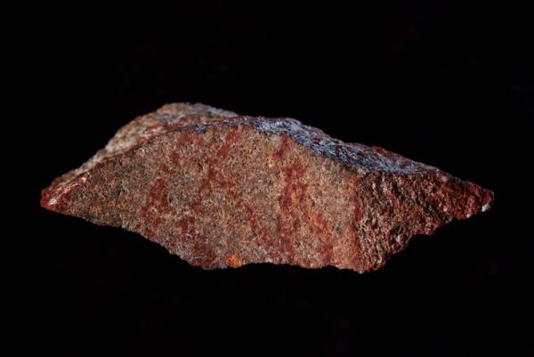 Ανακαλύφθηκε στη Νότια Αφρική το αρχαιότερο στον κόσμο «σκίτσο» του Homo sapiens, ηλικίας 73.000 ετών
