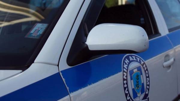Θεσσαλονίκη: Συνελήφθησαν τρία άτομα που «ρήμαζαν» σταθμευμένα αυτοκίνητα