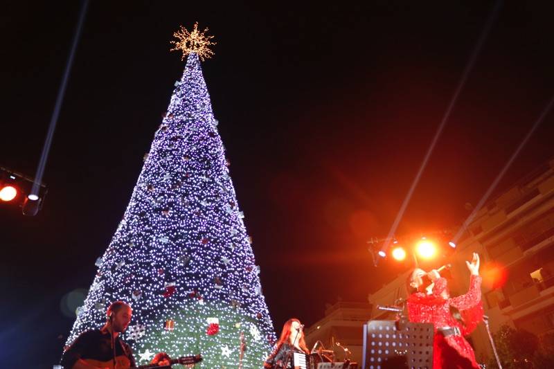 Φωταγωγήθηκε το χριστουγεννιάτικο δένδρο στην Καλαμάτα - Συναυλία με τη Μαλού (βίντεο-φωτογραφίες)