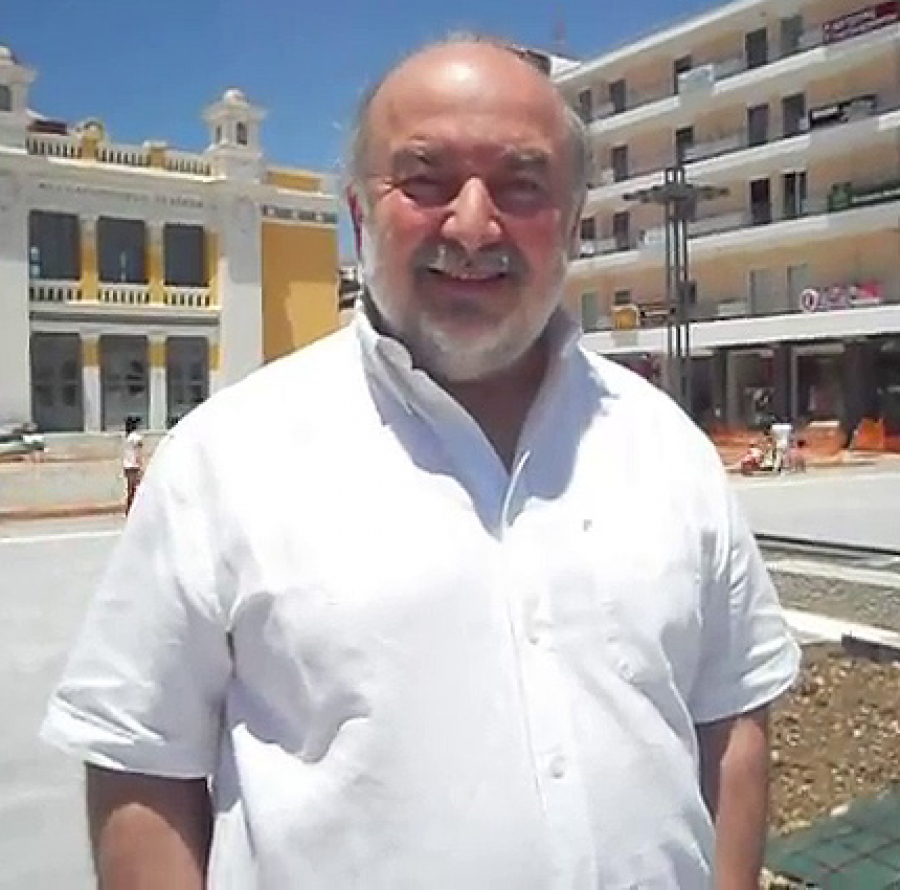 Γυναίκα που βγαίνει με γέρο