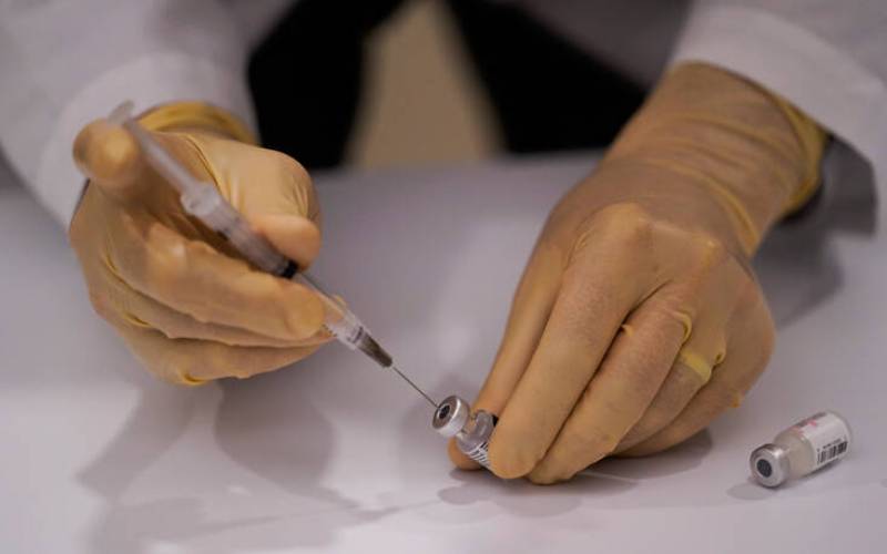 Κορονοϊός: 1 στους 4 ανθρώπους στον κόσμο ενδέχεται να μην έχει εμβολιαστεί πριν το 2022