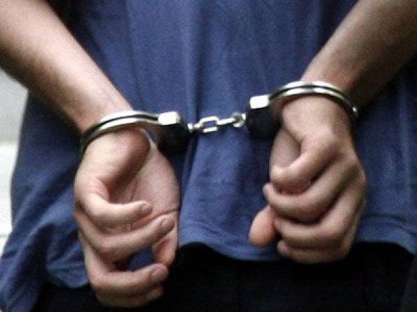 Σύλληψη 23χρονου για ναρκωτικά και εκβίαση στην Τρίπολη