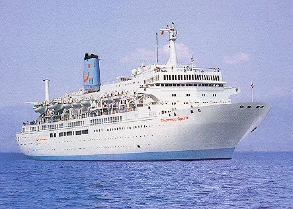 Κρουαζιερόπλοιο στο λιμάνι της Καλαμάτας   