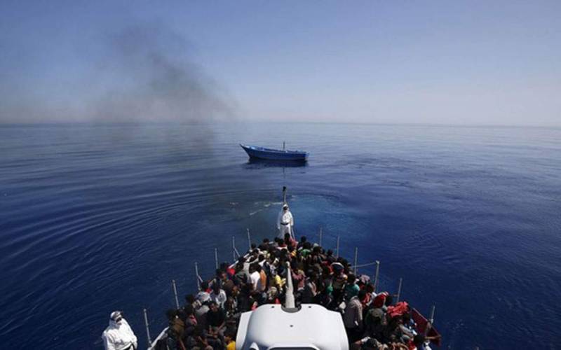 Η Ιταλία θα υποδεχθεί γυναίκες και παιδιά που παραμένουν πάνω σε δύο πλοία ΜΚΟ
