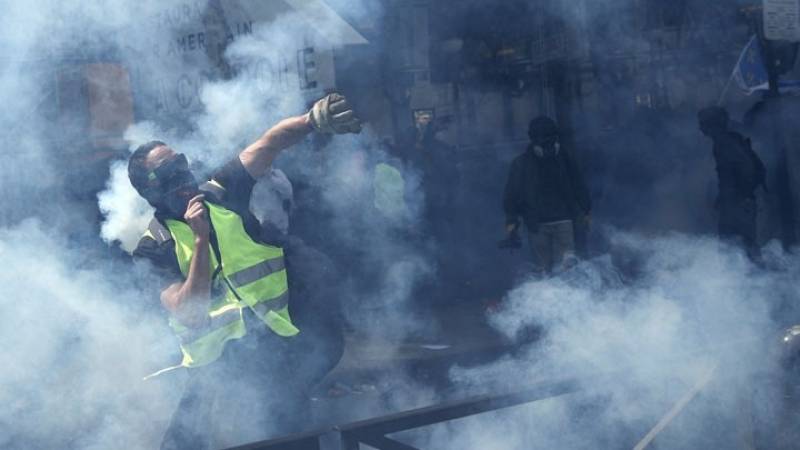 Συγκρούσεις στο Παρίσι μεταξύ των δυνάμεων ασφαλείας και των Black Blocs