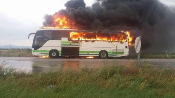 Αλεξανδρούπολη: Κεραυνός χτύπησε λεωφορείο του ΚΤΕΛ (φωτογραφίες &amp; video)