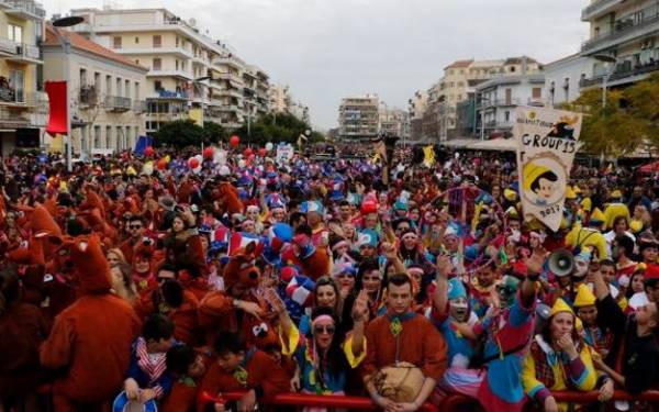 Πολύς κόσμος στα καρναβάλια Καλαμάτας και Φιλιατρών - Σήμερα η σειρά της Μεσσήνης (βίντεο)