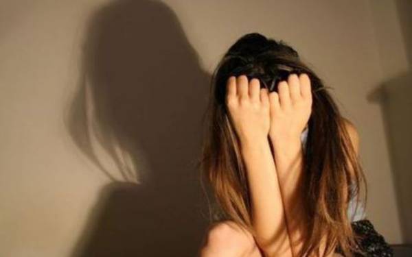 Θεσσαλονίκη: Τρεις συλλήψεις για ομαδικό βιασμό 22χρονης σε τουαλέτα καταστήματος