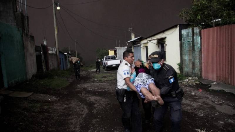 Τουλάχιστον 25 νεκροί από έκρηξη ηφαιστείου στη Γουατεμάλα (Φωτογραφίες)