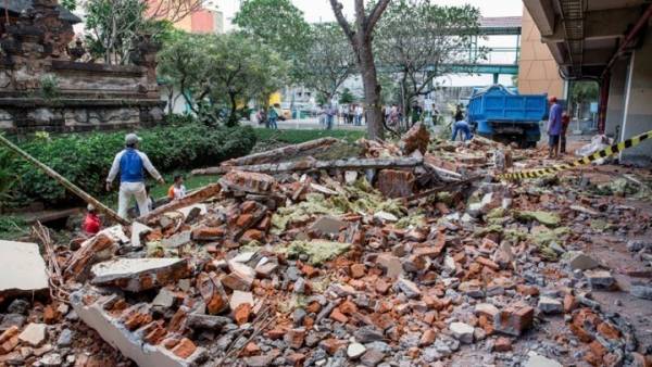 Στους 436 έχει ανέλθει ο αριθμός των νεκρών από τον σεισμό στην Ινδονησία
