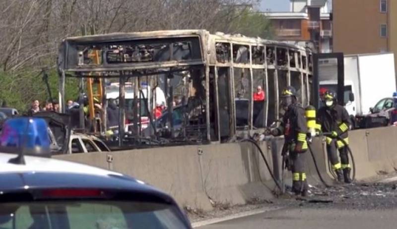 Ιταλία: Οδηγός πυρπόλησε λεωφορείο γεμάτο παιδιά