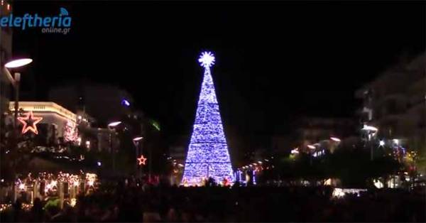 Λαοθάλασσα στη φωταγώγηση του χριστουγεννιάτικου δέντρου στην Καλαμάτα (βίντεο)
