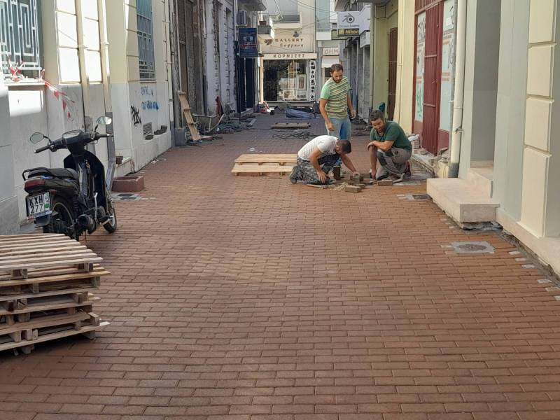 Καλαμάτα: Ολοκληρώθηκε η πεζοδρόμηση της οδού Αναπλιώτη
