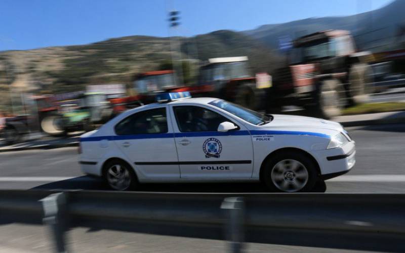 Οδηγός φορτηγού φέρεται να εγκατέλειψε 50 παράτυπους μετανάστες στο Δερβένι