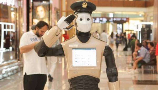 Ένα ρομπότ αστυνομικός κάνει περιπολίες στο Ντουμπάι