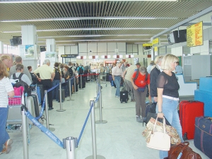 Ο &quot;Guardian&quot; για το αεροδρόμιο Καλαμάτας: Γέφυρα της Ευρώπης με την Πελοπόννησο