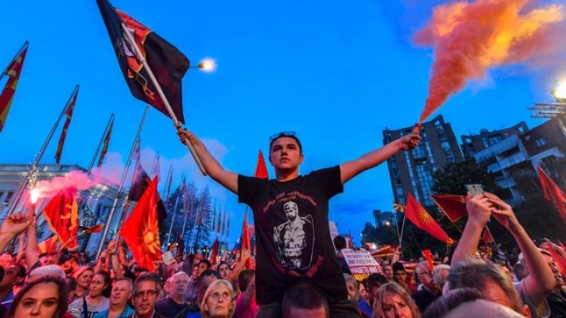 Χιλιάδες διαδηλωτές στα Σκόπια είπαν «όχι» στην αλλαγή ονόματος