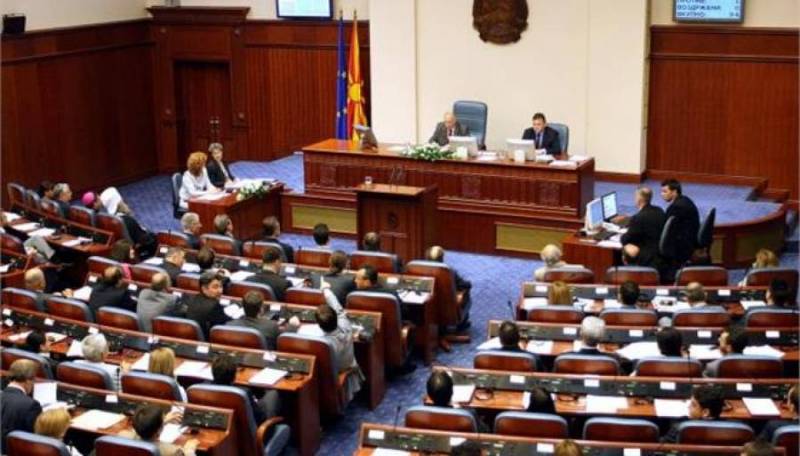 ΠΓΔΜ: Πέρασαν οι τροπολογίες για την Συμφωνία των Πρεσπών στην Βουλή