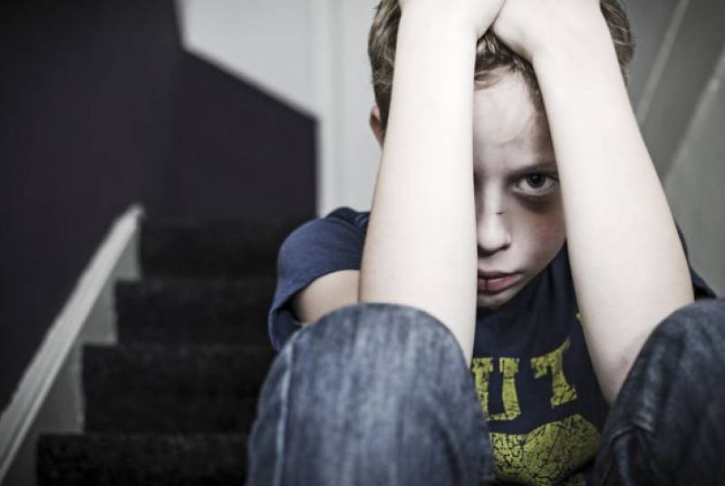 Aνησυχητικά τα στοιχεία για φαινόμενα κακοποίησης παιδιών, τόσο στην Ελλάδα όσο και διεθνώς